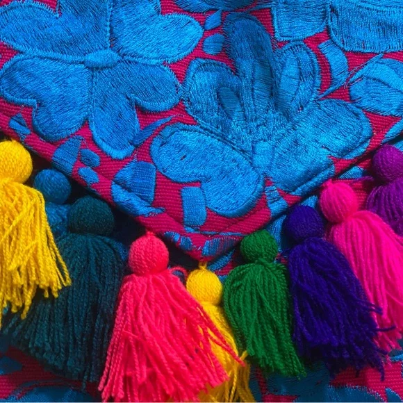 Tassled envelope clutch with zippered closure - Picture 8 of 11